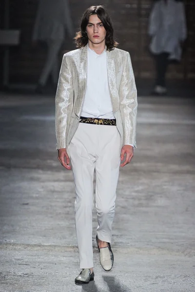 Look 26